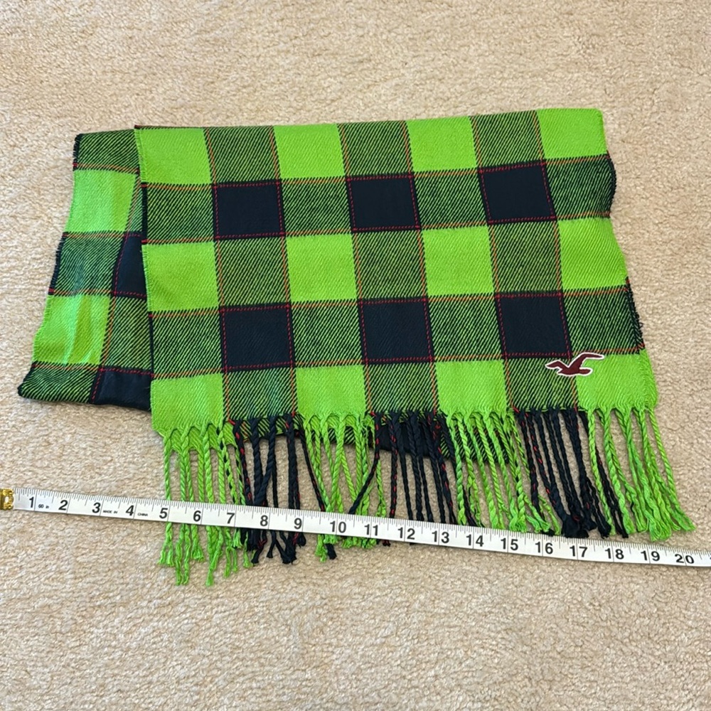 Hollister scarf